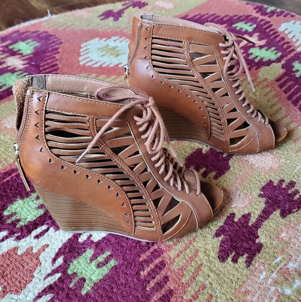 Zigi Soho Tan Wedges